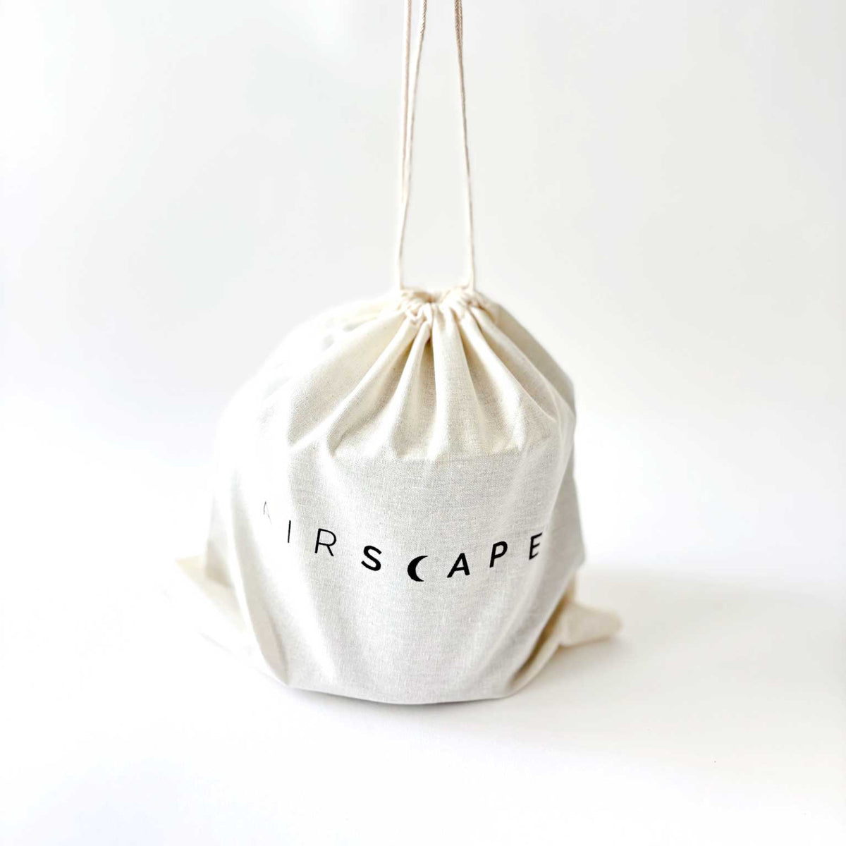 Kleine Airscape-Dose von roestkaffee mit 250g Volumen und Baumwoll-Nachfüllbeutel für nachhaltiges Nachfüllen.