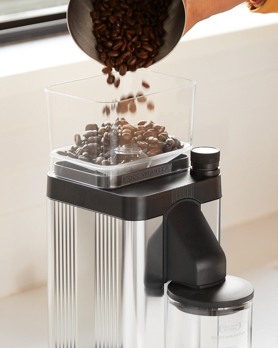 die neue KM5 Moccamaster Kaffeemühle; frisch gemahlener Kaffee
