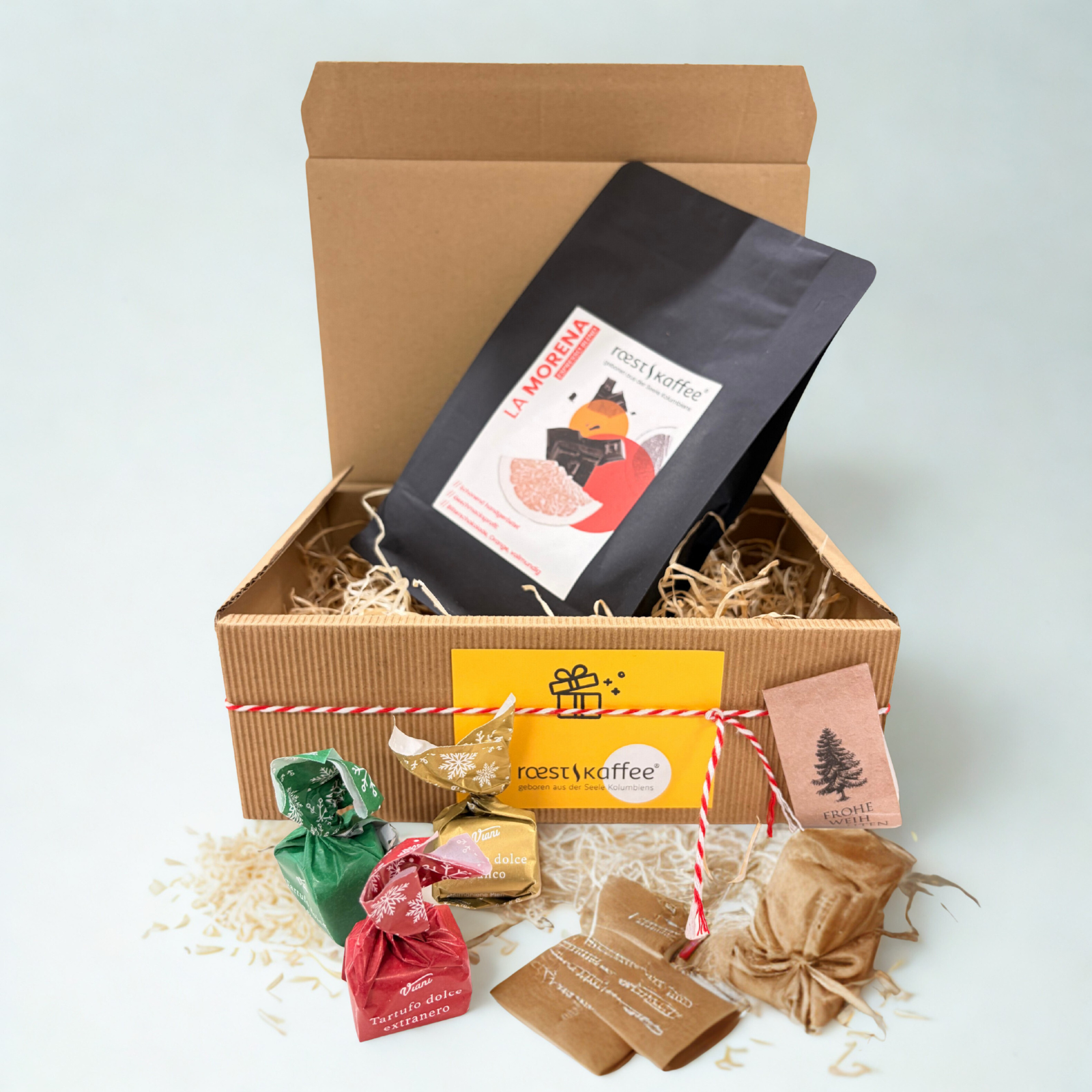 La Niña Geschenkset von roestkaffee mit 250g Kaffee und drei Tartufi, stilvoll verpackt als kleine Geschenkidee.
