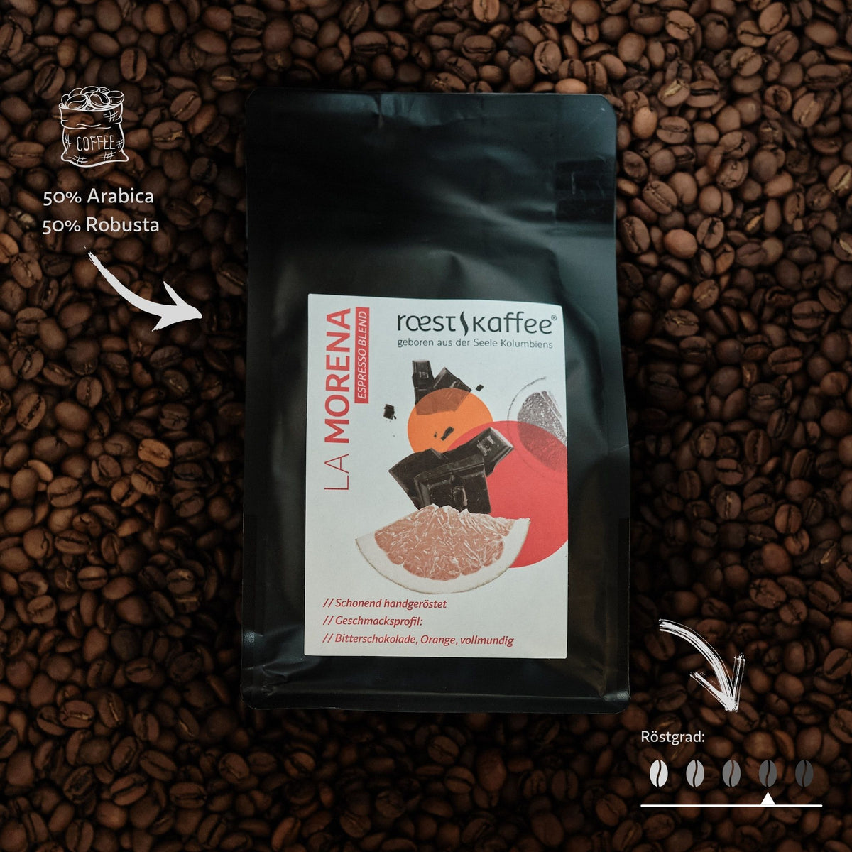 Kaffeebohnen mit einer Kaffeepackung und rotem Etikett 